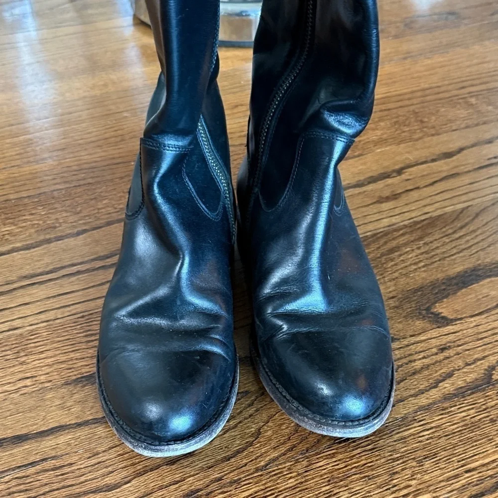 Frye Women’s 7 Sleek Black Leather Knee Level Boots